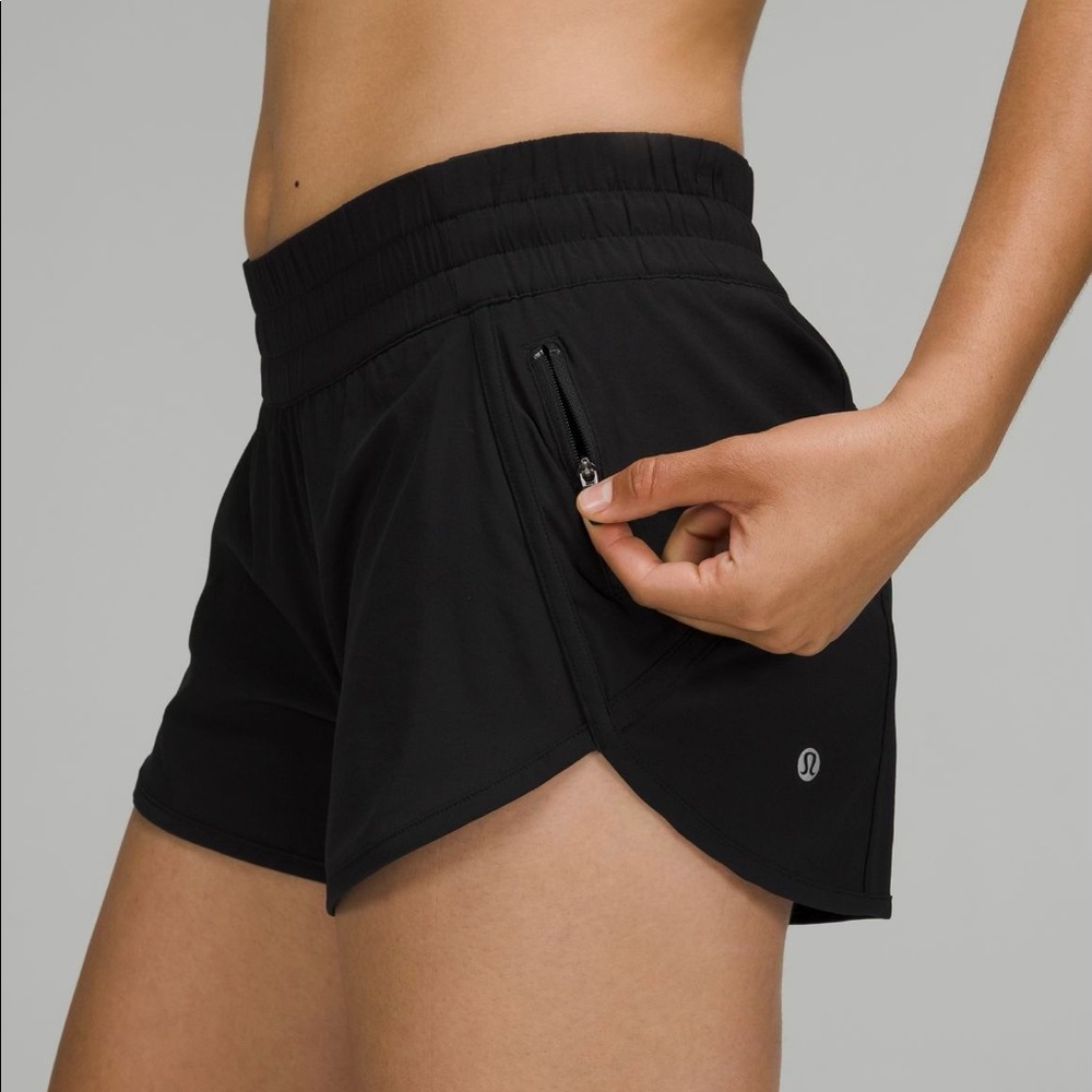 Lululemon Tracker low rise lined short 4in (size 6)